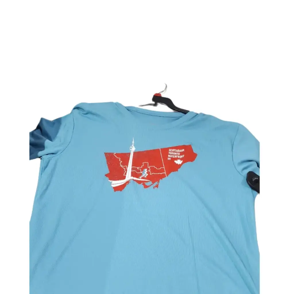 [887249] Playera ASICS Azul cielo estampado canada M